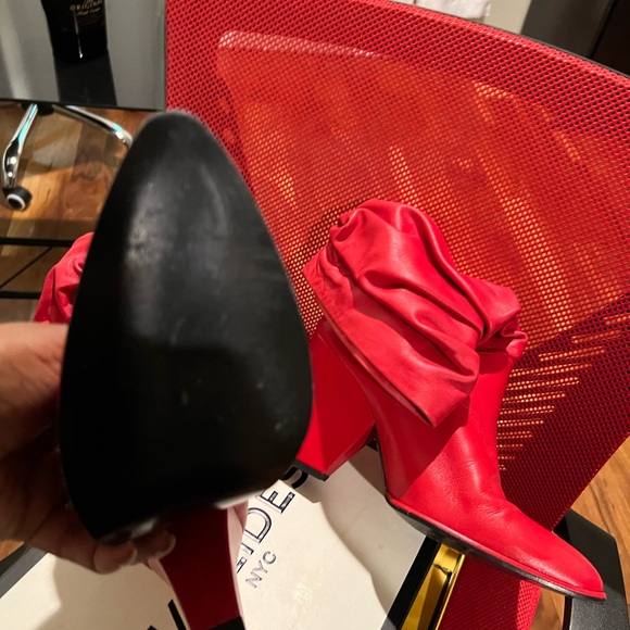 Stuart Weitzman
Stuart Weitzman Red Leather Slouch Block Heel Ankle - Picture 6 of 6